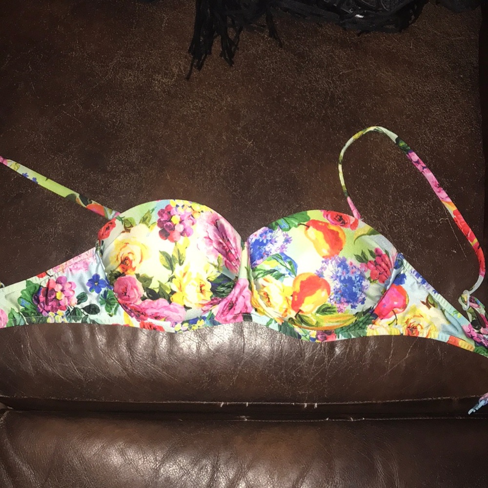 Cute push-up bikini top